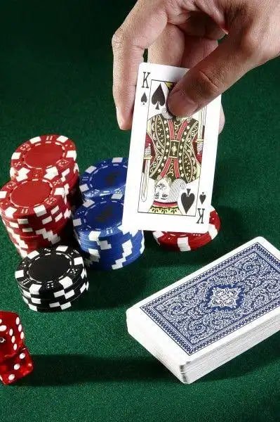 Capsa Banting Klasik dengan tampilan tradisional dan aturan standar Antarmuka permainan Capsa Banting Klasik di m3jayatogel